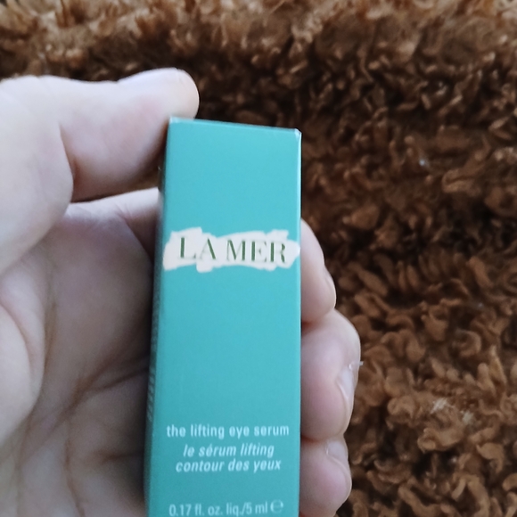 La Mer Lifting Eye Serum - Black and Silver - Picture 4 of 4